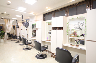 ヘアーライフ花心店内